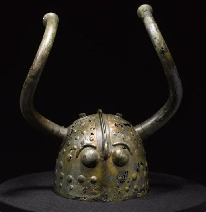 Horned Vikso Helmet