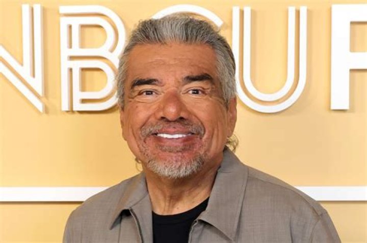 How tall is George Lopez