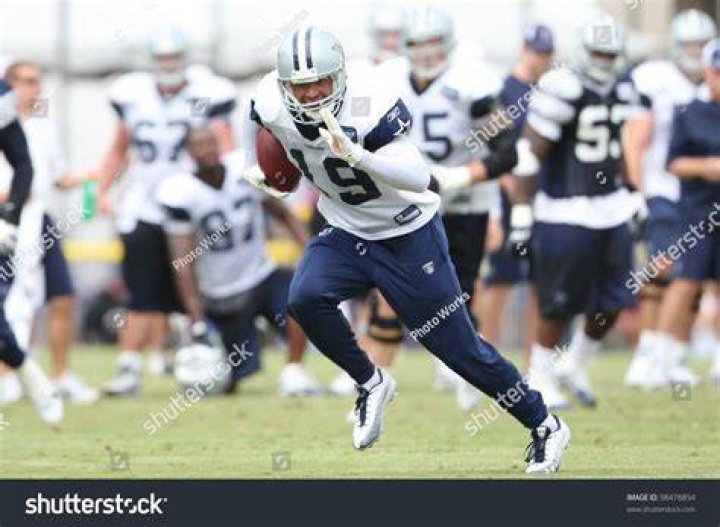 OXNARD, CA. - AUG 15: Dallas Cowboys WR (#88) Dez Bryant stretch